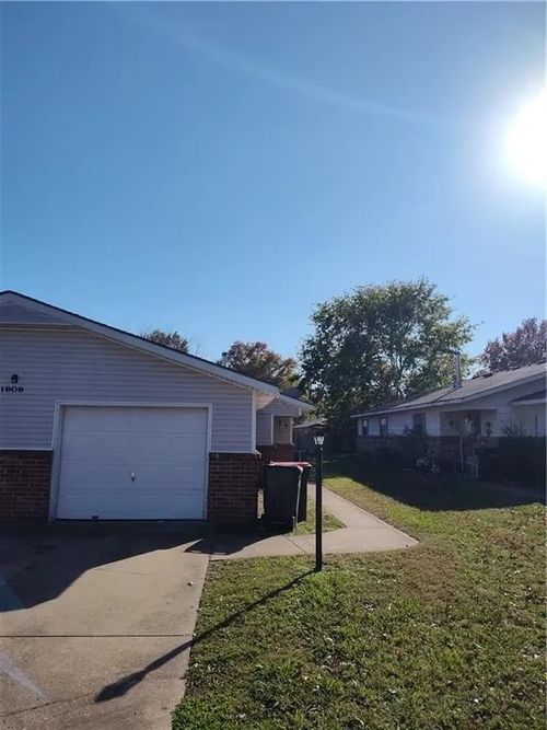 a-1909 Sycamore Pl, Springdale, AR, 72762-7626 | Card Image