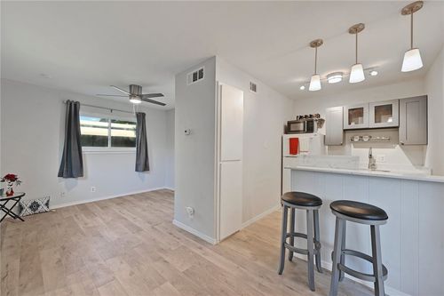 apt-204-1111 W 10th St, Austin, TX, 78703-4902 | Card Image