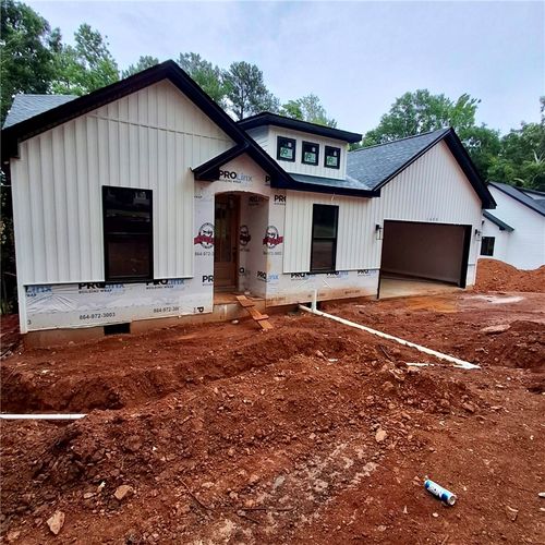 1409 Stonehurst Dr, Anderson, SC, 29621-2952 | Card Image