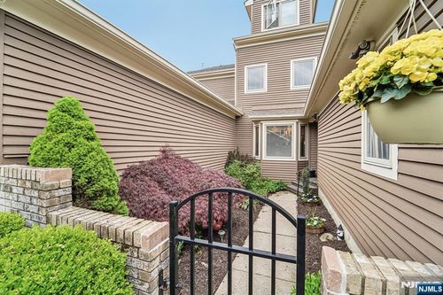 224 Westervelt Ln, Mahwah, NJ, 07430-3227 | Card Image