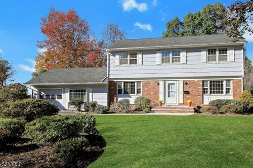 64 Powderhorn Dr, Wayne, NJ, 07470-4252 | Card Image