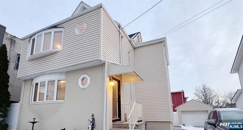 592 Central Ave, Carlstadt, NJ, 07072-1541 | Card Image