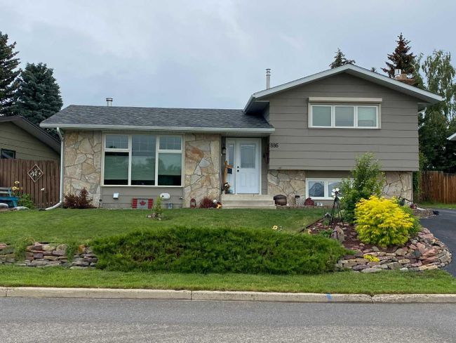 886 Wilderness Ave, House detached with 3 bedrooms, 2 bathrooms and 4 parking in Pincher Creek AB | Image 1
