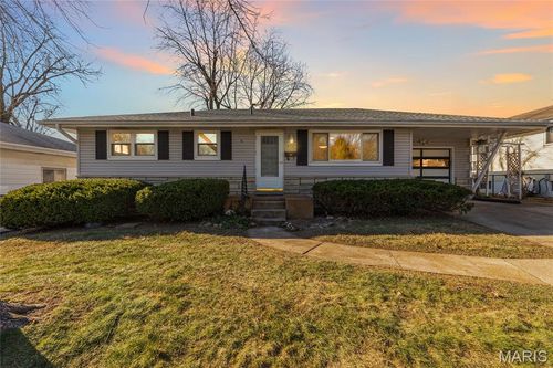 470 Hundley Dr, Florissant, MO, 63031-3025 | Card Image