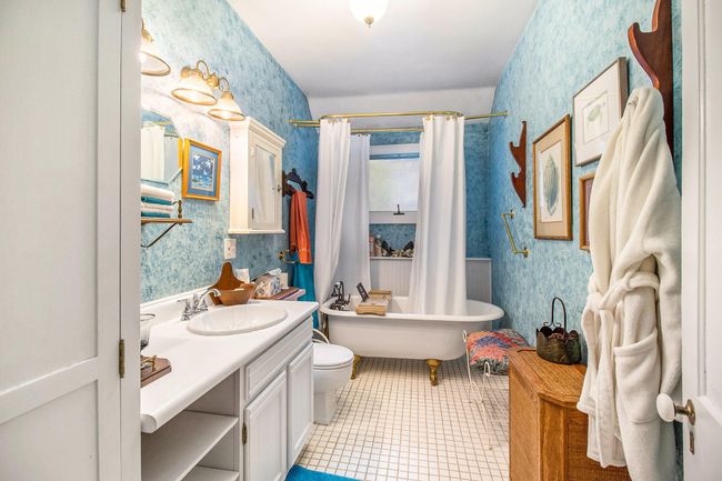 488 4 Th St, House other with 6 bedrooms, 2 bathrooms and null parking in Manistee MI | Image 16