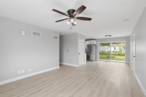215 Bolz Rd, Carpentersville, IL, 60110-1175 | Card Image