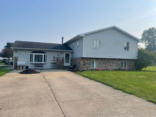 126 Diller St, Pontiac, IL, 61764-2704 | Card Image