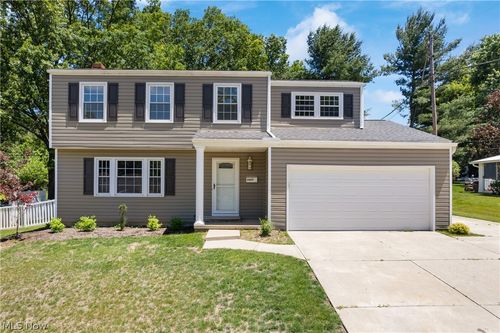 3865 Silver Wood Dr, Stow, OH, 44224-3315 | Card Image
