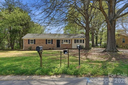 2323 Maplewood Dr, Gastonia, NC, 28052-9409 | Card Image