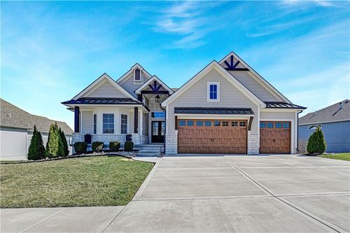 1111 Hillswick Ln, Raymore, MO, 64083-9030 | Card Image