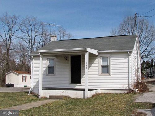 137 Pear Ave, MANCHESTER, PA, 17345-9738 | Card Image