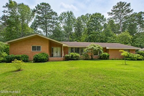 527 Edgewood Cir, Whiteville, NC, 28472-3608 | Card Image