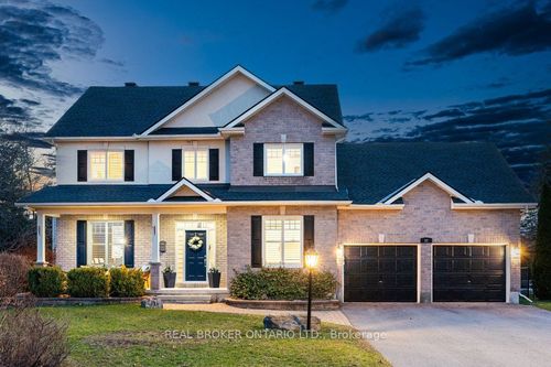32 Feldspar Cres, Stittsville, ON, K2S1Y3 | Card Image