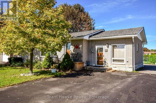 71 Edward St, Penetanguishene, ON, L9M1J8 | Card Image