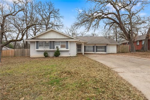 1402 Dominik Dr, College Station, TX, 77840-3619 | Card Image