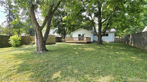 3715 Wedgewood Dr, Lansing, MI, 48911-2144 | Card Image