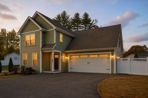 599 W Hollis St, Nashua, NH, 03062-1325 | Card Image