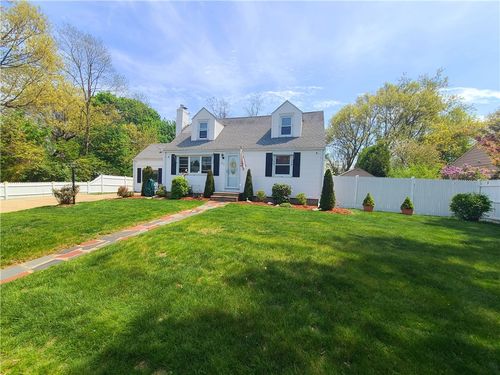 84 Harvard St, Cranston, RI, 02920-8004 | Card Image