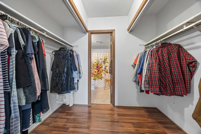 Walk-in Closet | Image 17