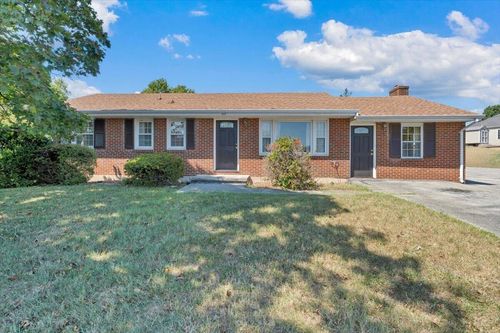 413 Decatur Cir, Salem, VA, 24153-6256 | Card Image