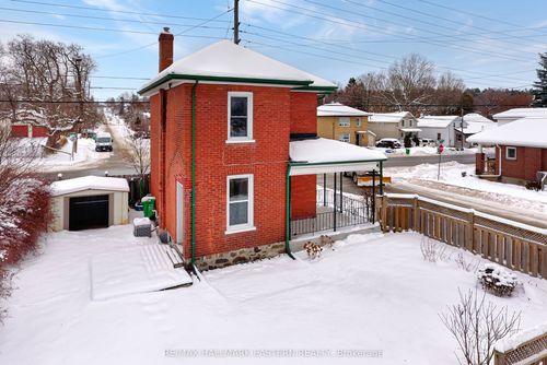 198 Hazlitt St, Peterborough, ON, K9H1L7 | Card Image