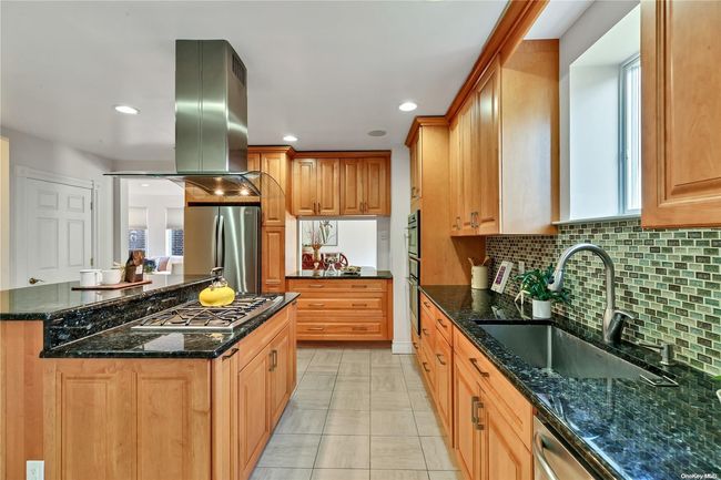 34 Boulevard, House other with 8 bedrooms, 4 bathrooms and null parking in Malba NY | Image 15