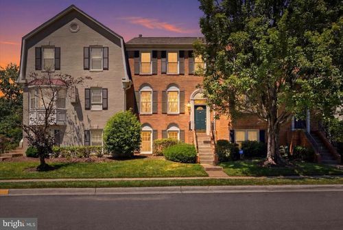 2004 Gallows Tree Ln, VIENNA, VA, 22182-3903 | Card Image
