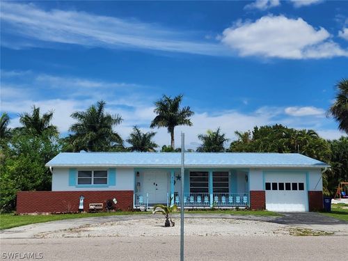 823 Lake Mcgregor Dr, FORT MYERS, FL, 33919-6209 | Card Image