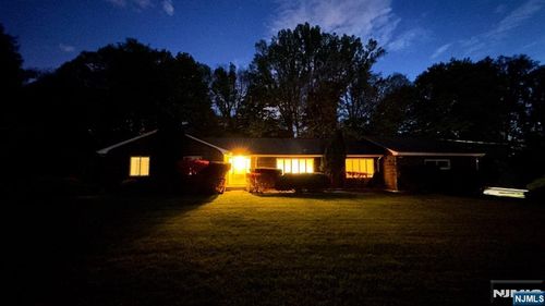 24 Drake Ln, Upper Saddle River, NJ, 07458-2106 | Card Image