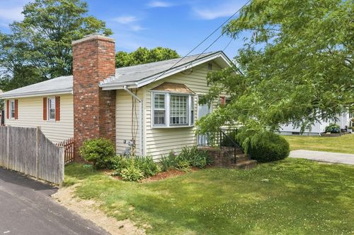 117 Fales Rd, Bristol, RI, 02809-1611 | Card Image