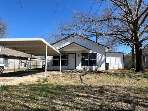 825 Texas St, Graham, TX, 76450-3620 | Card Image