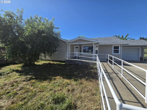 863 W First Ave, Sutherlin, OR, 97479-9032 | Card Image
