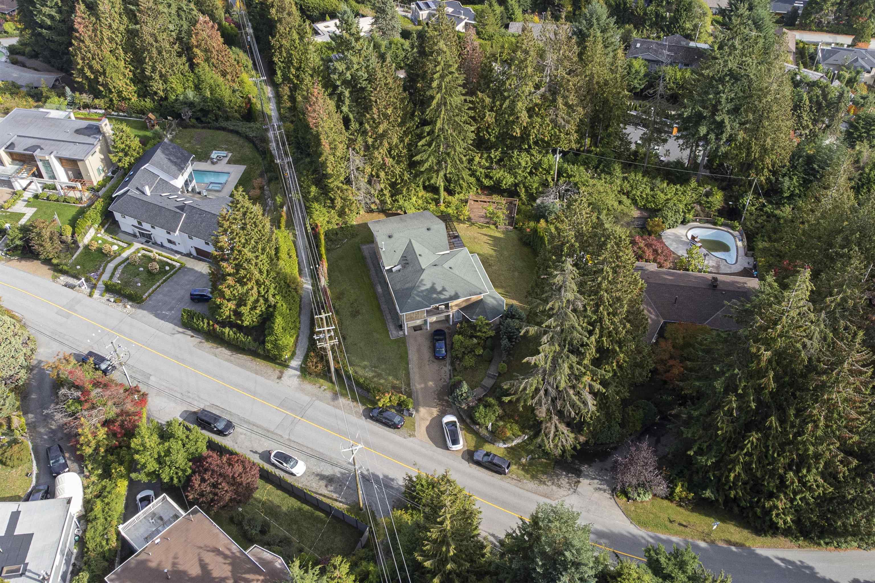 602 St. Andrews Road, House other with 6 bedrooms, 3 bathrooms and 6 parking in West Vancouver BC | Image 3
