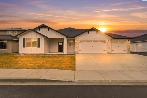 8717 Silver Mound Dr, Pasco, WA, 99301-6097 | Card Image