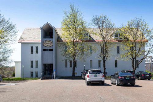 5138 Shelburne Rd, Shelburne, VT, 05482-6698 | Card Image