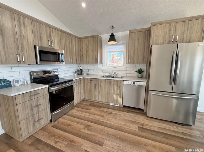 337 Railway Ave, House other with 3 bedrooms, 1 bathrooms and 6 parking in Broderick SK | Image 9