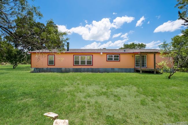 1075 Quail Run, House other with 3 bedrooms, 4 bathrooms and null parking in Lytle TX | Image 27