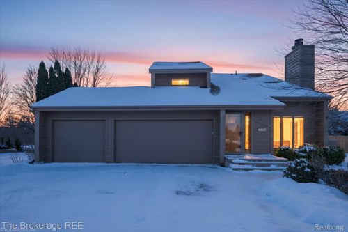 12312 Townline Rd, Grand Blanc, MI, 48439-1696 | Card Image