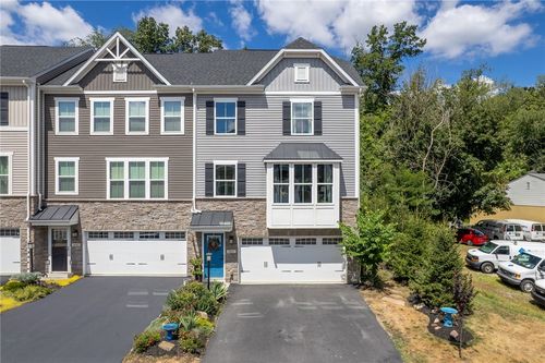 4045 Crown Dr, South Park, PA, 15129-5576 | Card Image