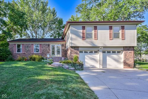 8438 Ainsley Cir, Indianapolis, IN, 46256-1559 | Card Image