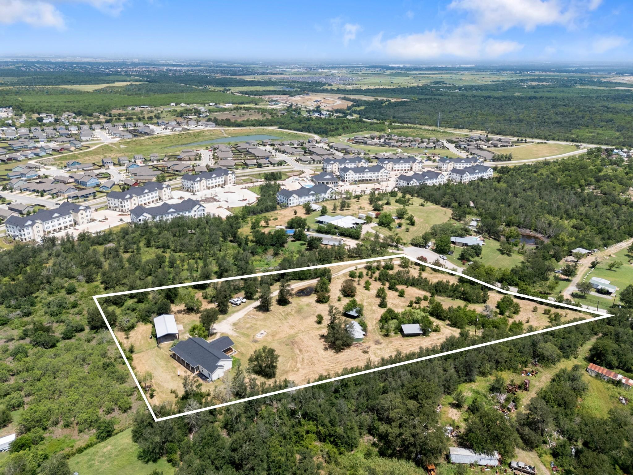 Residential in Del Valle 4