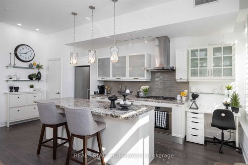 ph7-2 Bellefair Ave, Toronto, ON, M4L3T8 | Card Image