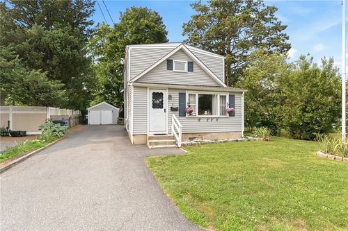 34 Platt St, Bristol, RI, 02809-4334 | Card Image