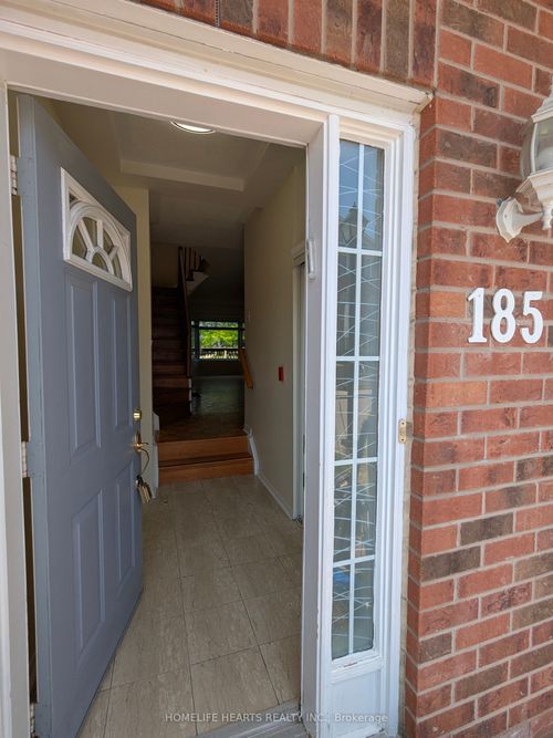 185-18 Clark Ave W, Thornhill, ON, L4J8H1 | Card Image