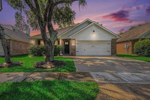 2884 Shallow Brook Ln, Dickinson, TX, 77539-6349 | Card Image