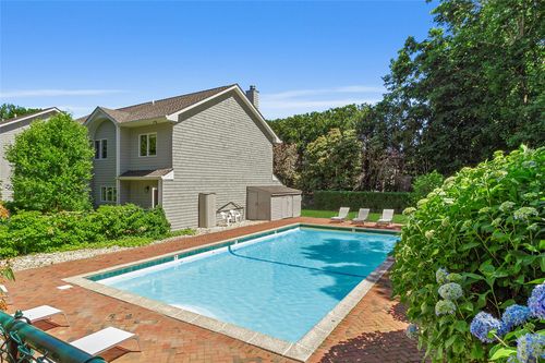 8-2298 Montauk Hwy, Bridgehampton, NY, 11932-4001 | Card Image