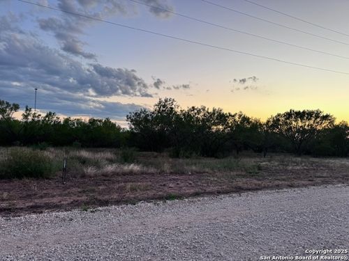 111 Pr Frio Estates Dr, Moore, TX, 78057 | Card Image