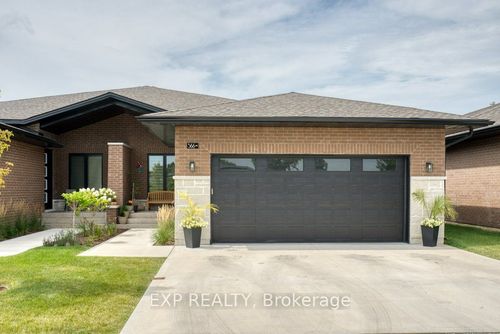 566 Lily Mac Blvd, Windsor, ON, N9E0B1 | Card Image