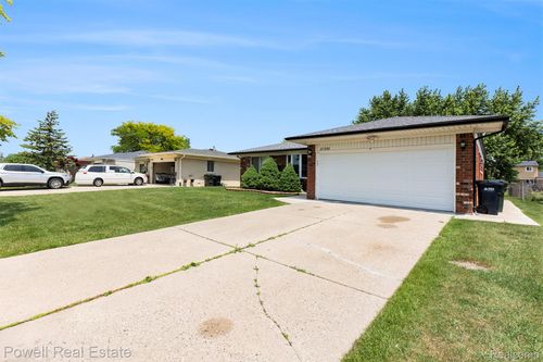 37296 Hacker Dr, Sterling Heights, MI, 48310-4054 | Card Image
