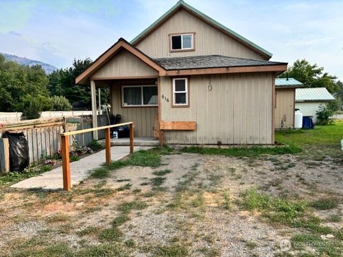 616 4th Ave, Oroville, WA, 98844-9271 | Card Image